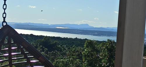 vistas al lago desde un columpio en BUNGALOW CON ENCANTO, MONTE DE MAR, en Gran Alacant