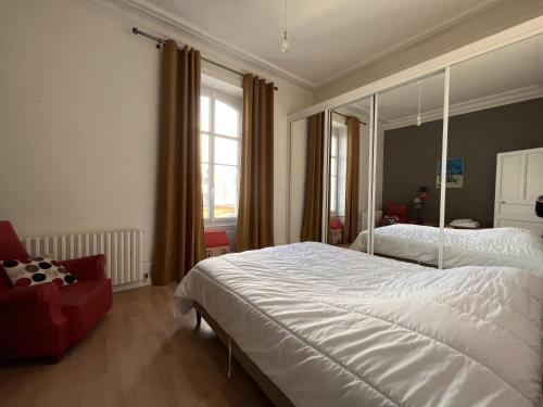 Posteľ alebo postele v izbe v ubytovaní Appartement Haut de Gamme Centre-Ville, 50m Plage, Parking Privé, 4 Couchages - FR-1-197-552