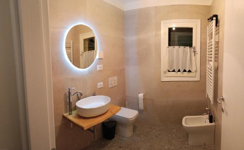 a bathroom with a sink and a toilet and a mirror at b & b ultimo miglio in Treviso