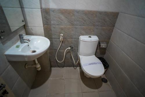 a bathroom with a toilet and a sink at HOTEL PRAKAASH COMFORTS in Vānivilāsa Puram