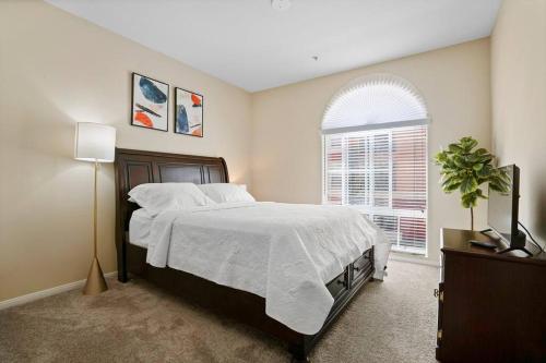 a bedroom with a large bed and a window at Luxury 2BR/2BA!5Min to Disney! Angelstadium! HondaCenter. in Anaheim