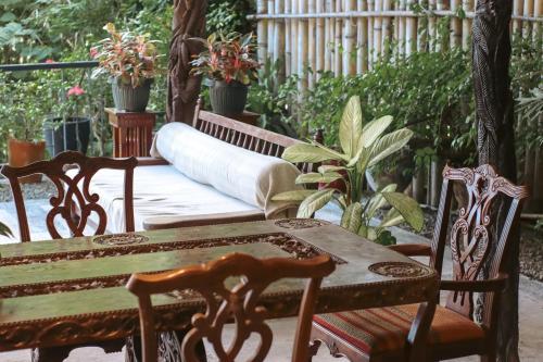 a porch with a bench and a table and plants at Nuuk Taal Lake in Laurel
