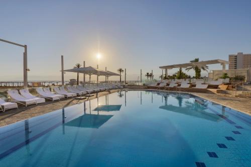 Piscine de l'établissement Herbert Samuel Hod Dead Sea Hotel ou située à proximité