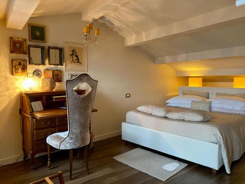 a bedroom with a bed and a desk and a chair at B&B Balsimelli12 in San Marino