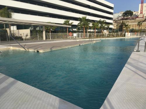 Πισίνα στο ή κοντά στο central bright apartment, community pool and own private pool on splendid terrace, garage, beach 900m, mountains 200m