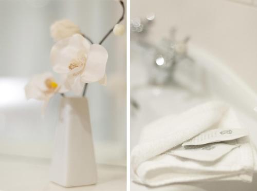 two pictures of a white vase with flowers on a sink at Edinburgh Church Apartments in Edinburgh