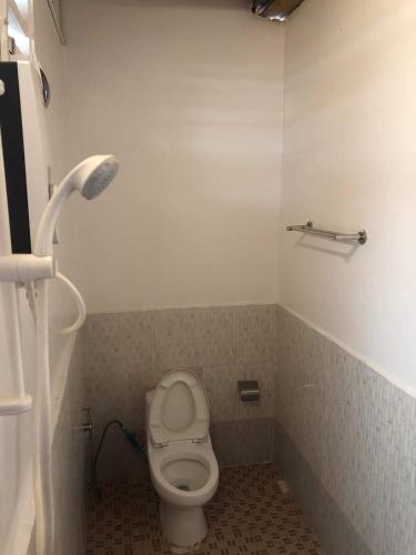 a small bathroom with a toilet and a shower at Nomad Guesthouse in Kratie