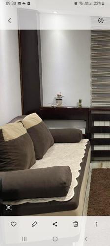 een bed in een kamer met afkeer bij ANASTASIJAKOP in Kopaonik