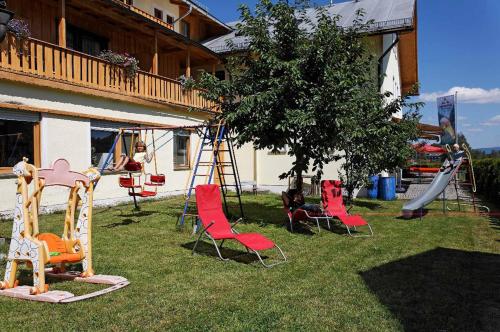 Children's play area sa Hotel-Pension Würzbauer