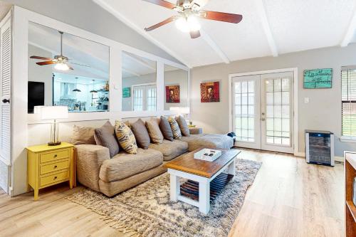 Tucked Away Austin Gem – Photos 2