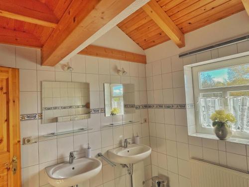 a bathroom with two sinks and a window at Altes Forsthaus im Harz in Elbingerode