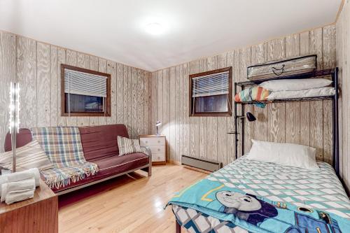 a bedroom with a bunk bed and a couch at Lake Harmony - Pineknoll Drive Retreat in Lake Harmony
