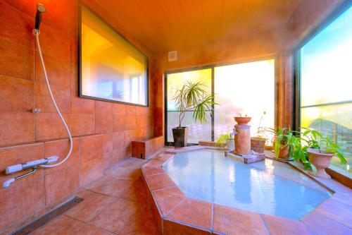 Ένα μπάνιο στο Villa Montpetre