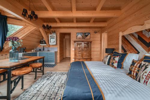 Postel nebo postele na pokoji v ubytování Rich Witch Villa&SPA
