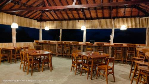 Restavracija oz. druge možnosti za prehrano v nastanitvi Kelimutu Paradiso Resort