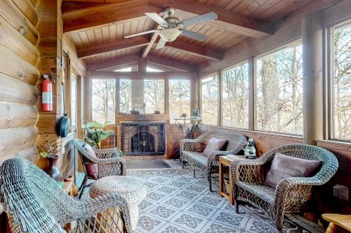 Gallery image of Lazy Bear Lodge in Sevierville