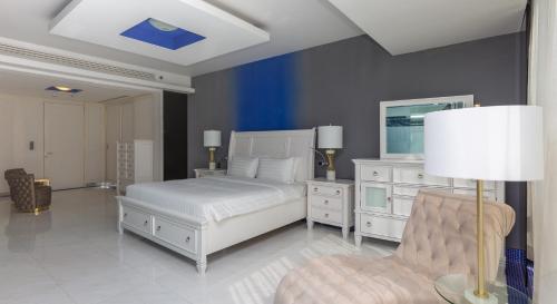 Postel nebo postele na pokoji v ubytování Ezdan Hotel West Bay