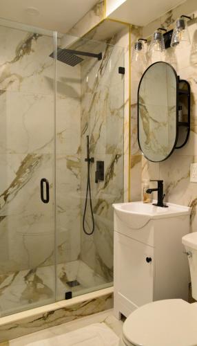 Bagno di Modern Two Bedroom Condo - Boston