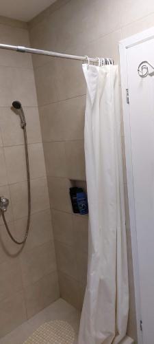 Bilik mandi di ANA Apartment