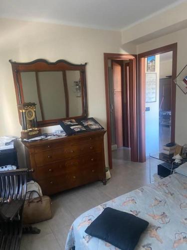 a bedroom with a dresser with a mirror and a bed at SAUZE COMODO PISTA CLOTES, CENTRALE CON PARKING in Sauze dʼOulx