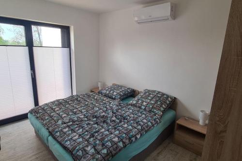 Posteľ alebo postele v izbe v ubytovaní Wake domek Blue House Januszkowice