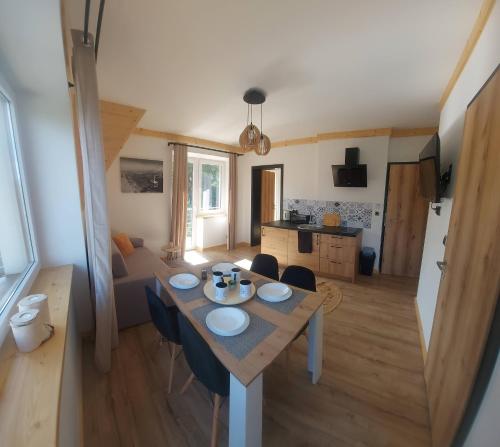 a kitchen and dining room with a table and chairs at Willa Hajnówka in Zakopane