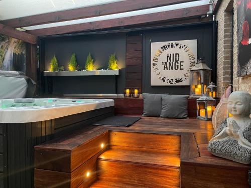 a jacuzzi tub in the middle of a room at Le Nid d'Ange in Ohey
