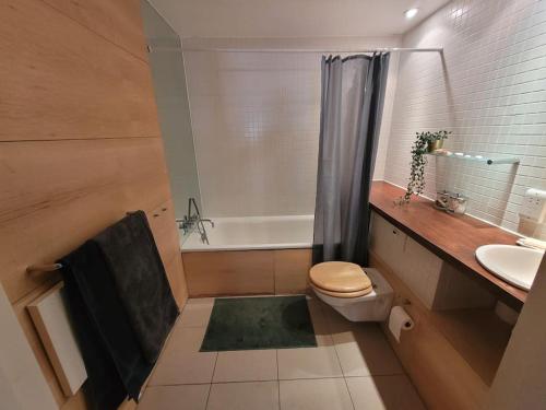 Koupelna v ubytování Stunning 3 Double Bedroom Apt in Greenwich near O2