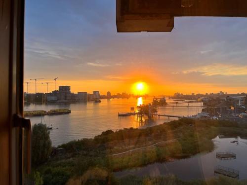 a view of a sunset from a train window at Stunning 3 Double Bedroom Apt in Greenwich near O2 in London