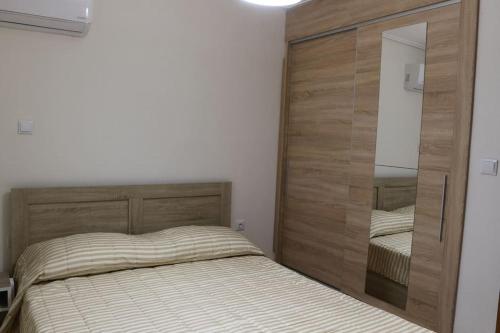 Near sea / Airport, Queen size bed, Fireplace
