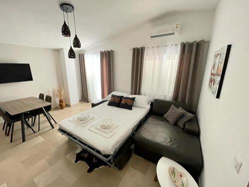 Tempat tidur dalam kamar di Villa Franko Baška Voda