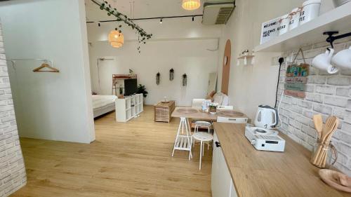 a room with a kitchen and a table and a bed at Helena’s Studio Suite Gerik in Gerik