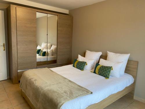 a bedroom with a large bed with white sheets and pillows at Gîte du Mercadal Les Pujols in Pamiers