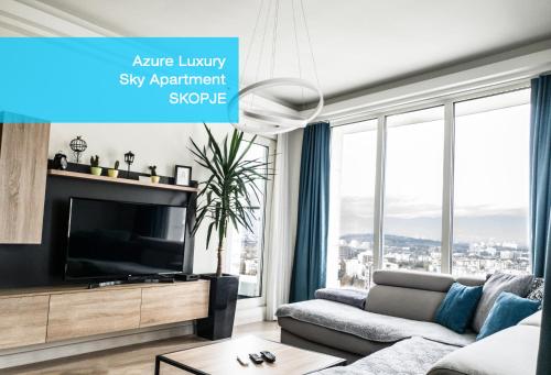 TV tai viihdekeskus majoituspaikassa Azure Luxury Sky Apartment