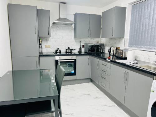 Beautiful and Homely 3 Bed House With FREE Parking So Close To Man City and City Centre photo 42