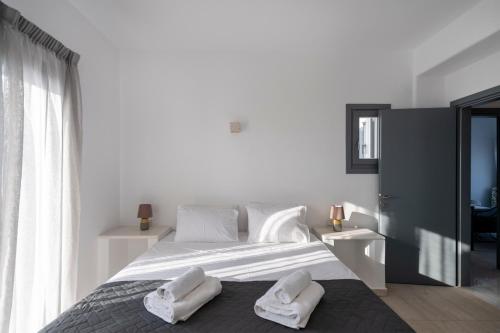 A bed or beds in a room at Blue diamonds villas Paros