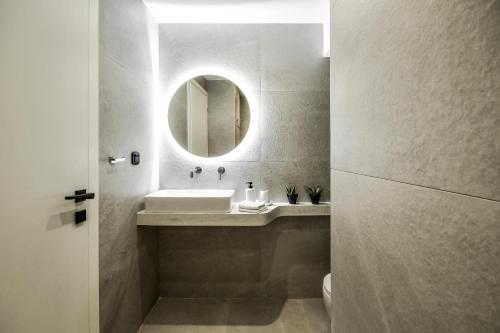 Koupelna v ubytování Luxury Downtown Apartment C2