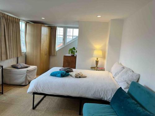 a bedroom with a bed with two towels on it at CB53 Tower Bridge Townhouse 2 bathrooms & Free parking in London