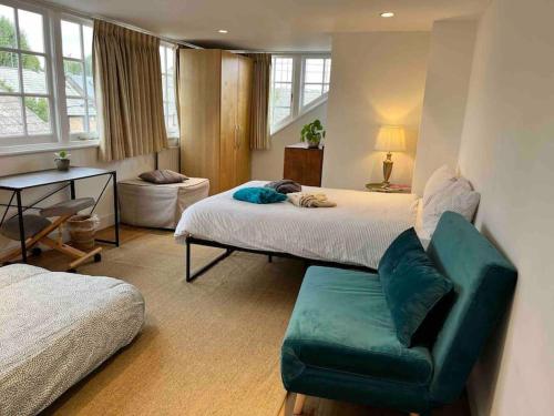 a room with two beds and a couch in it at CB53 Tower Bridge Townhouse 2 bathrooms & Free parking in London