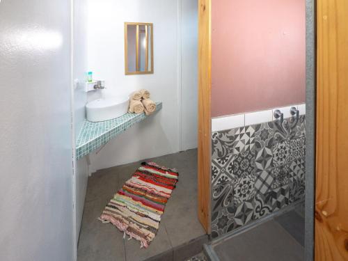 a bathroom with a sink and a shower at El Reinas by Sugar's Monkey in Playa Grande