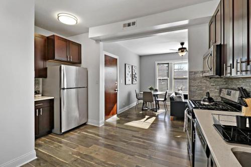 Gallery image of Irving Park 3BR Apartment with Full Kitchen - Belle Plaine 2W in Chicago