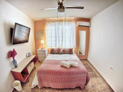 Postel nebo postele na pokoji v ubytování Salinas House - The World’s favorite stay!