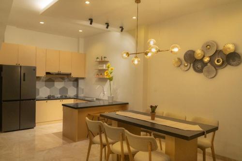 Una cocina o zona de cocina en EL Suites Berawa - Canggu