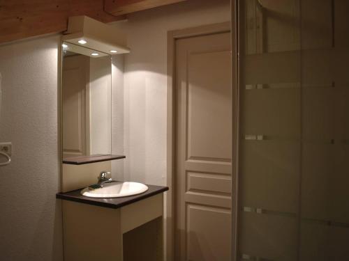 a bathroom with a sink and a mirror at Appartement Font-Romeu-Odeillo-Via, 3 pièces, 6 personnes - FR-1-580-77 in Font-Romeu-Odeillo-Via