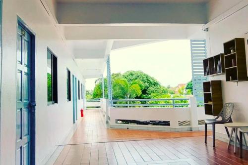 a room with a balcony with a table and chairs at Breezy Pattaya in Jomtien Beach