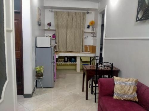 Cuisine ou kitchenette dans l'établissement BabaJay Family Home