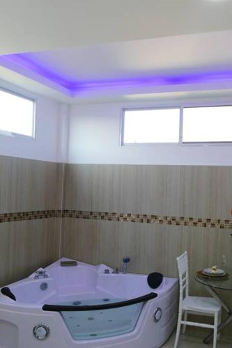 Imagen de la galería de Habitacion 2A Hydro Jacuzzi Altamar Playas, en Playas