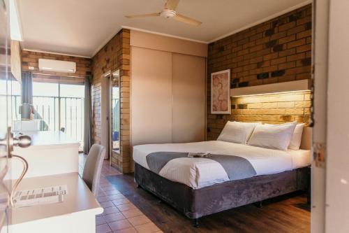 Ένα ή περισσότερα κρεβάτια σε δωμάτιο στο Abacus Motel