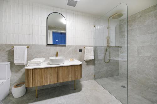 a bathroom with a sink and a shower at The Tanunda Club Guest Suites in Tanunda