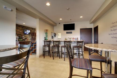 Cobblestone Inn & Suites - Fort Dodge